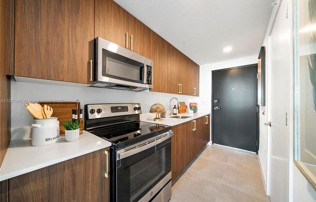 4300 E 4 AVE