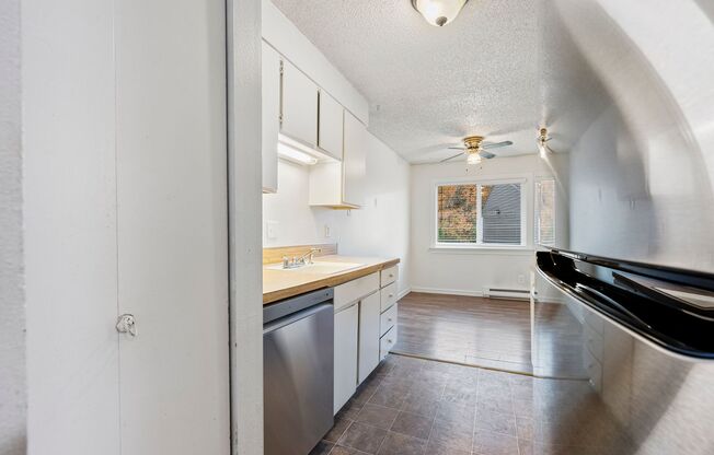 2 beds, 1 bath, 864 sqft, $1,349, Unit #10