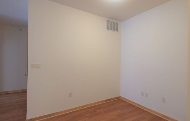 1 bed, 1 bath, 1,120 sqft, $2,025, Unit 400