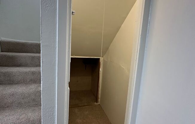 3 beds, 1.5 baths, 1,025 sqft, $2,275, Unit 490004