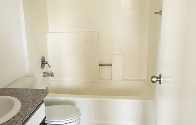 2 beds, 2 baths, 1,000 sqft, $2,654, Unit 213