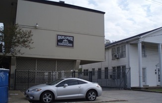 North gates of LSU on Highland near the Chimes! Gated 2br!