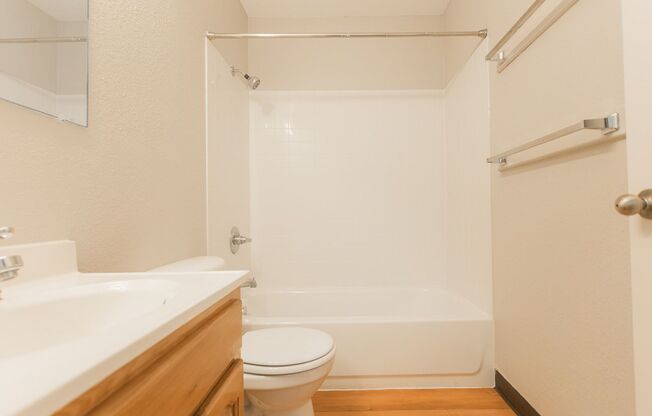 2 beds, 1 bath, 690 sqft, $2,800, Unit 208