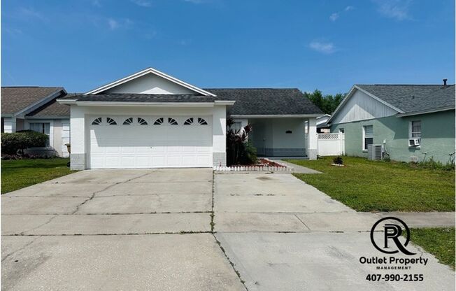 Beautiful 3 Bedrooms 2 Bathroom Home with Pool in Kissimmee***Move-In Ready***