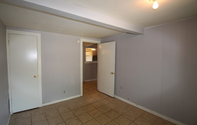 2 beds, 1 bath, 810 sqft, $695, Unit 1523 W. 2nd St.