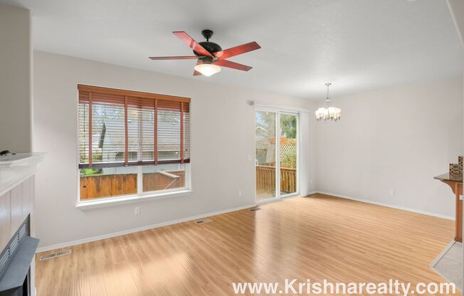 Gorgeous 3BD* 2.5BA* Located in Autumn Meadows Community *SPECTACULAR LOCATION* & *GREAT BACKYARD!*