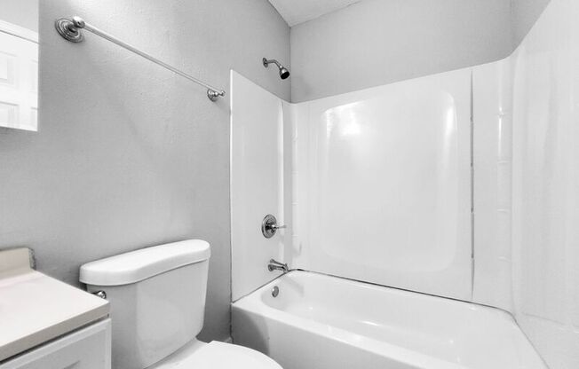 8957 5 AVE