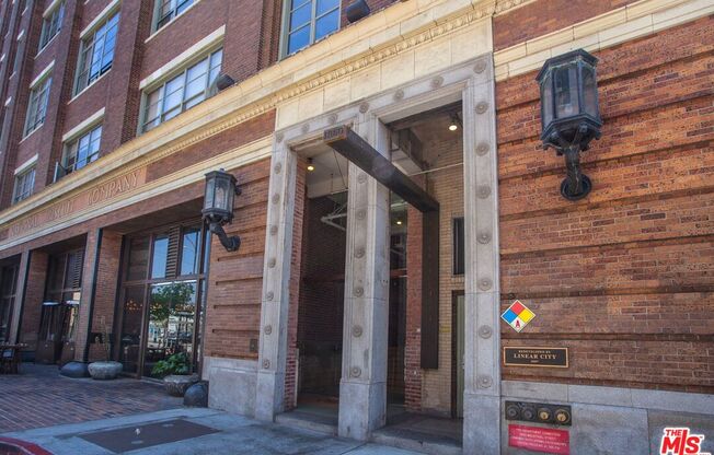 1 bed, 1 bath, 980 sqft, $3,400, Unit 114