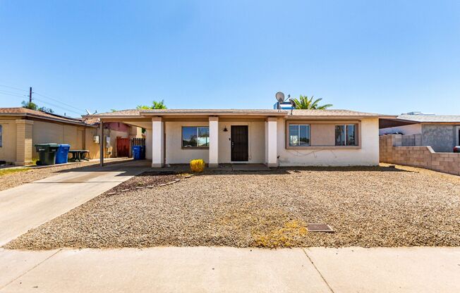 Charming 3 bed 2 bath in the heart of Phoenix!