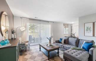 one bedroom with patio and waterfront view in Castleton