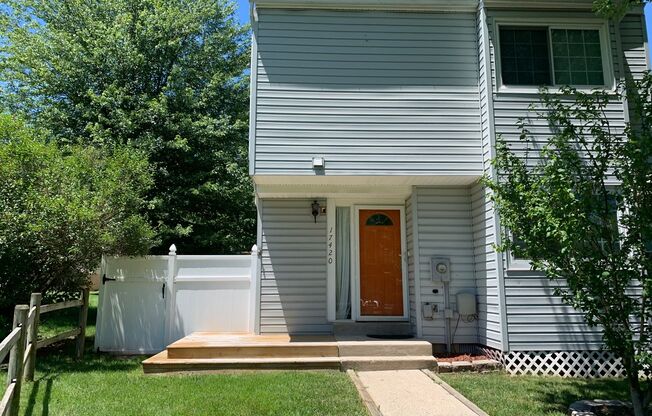 Bright and airy 3 bedroom, 2.5 bath End of Row Townhome!