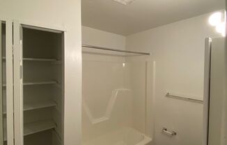 2 beds, 1 bath, 720 sqft, $1,350, Unit AM325