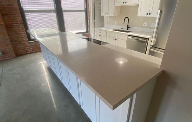 3 beds, 2 baths, 1,300 sqft, $1,595, Unit 601