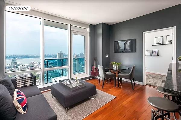 306 W 48 ST