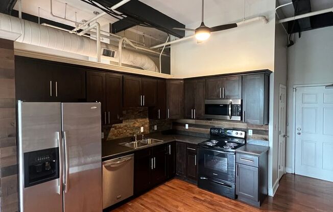 1 bed, 1 bath, 665 sqft, $1,699, Unit 200