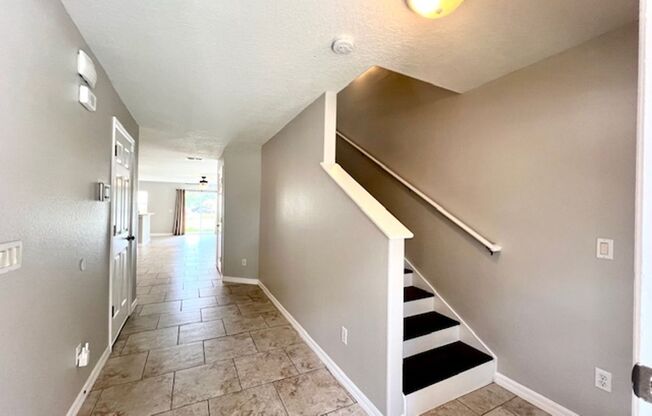 OVIEDO RENTAL!Wonderful 3 bd 2.5 ba corner unit townhome! 1 CAR ATTACHED GARAGE!NO CARPET! Tile on 1st floor/stairs & 2nd floor wood laminate!NEW RANGE, MICROWAVE & DISHWASHER! -FRESH PAINT- MOVE IN AUG.5,2025-