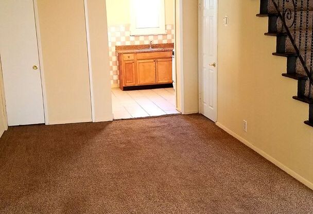 2 beds, 1 bath, $1,400