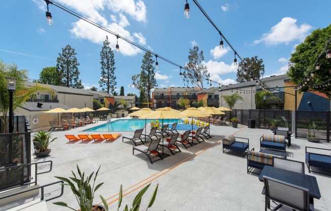 Sundeck at Horizon Apartments in Santa Ana, California