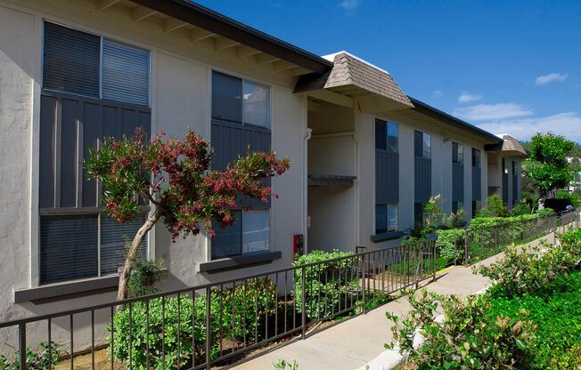 2 beds, 1 bath, 950 sqft, $2,195, Unit 070