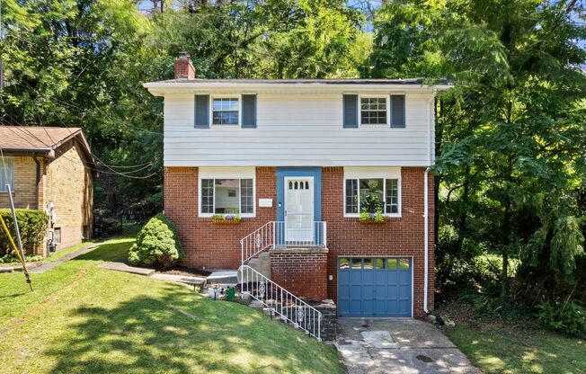 Stunning 3 bedroom home in Forest Hills available now!
