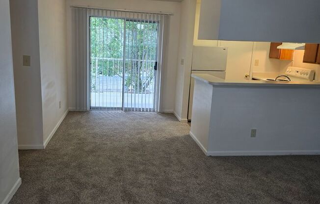 1 bed, 1 bath, 696 sqft, $825, Unit PG 1021