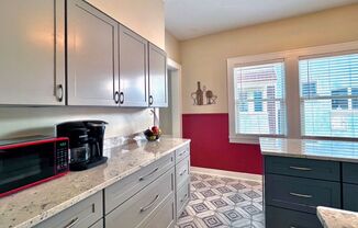 533 LIVINGSTON AVE NE