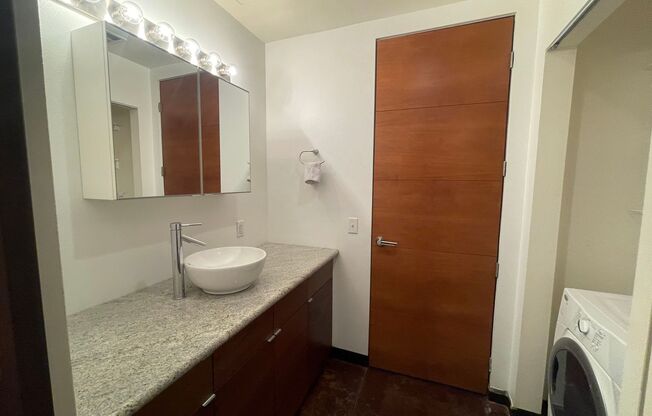 1 bed, 2 baths, $1,750, Unit 409
