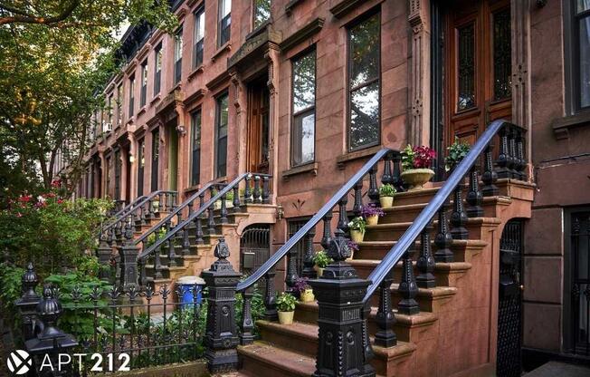 120 E 10 ST