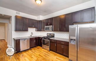Beautiful spacious apartment in Humboldt Park!