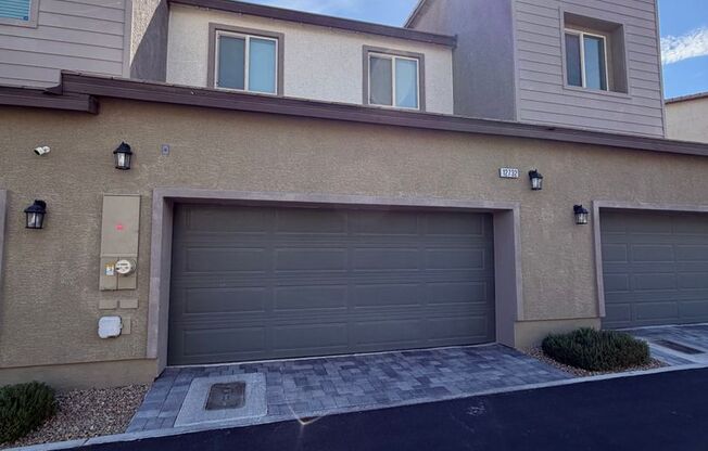 Must See Townhome in Henderson!