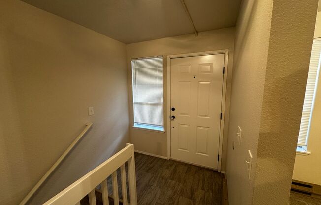 Charming Updated 2-Bed, 2.5-Bath Condo in Bremerton