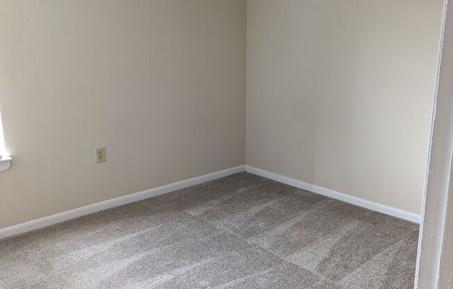 3 beds, 2 baths, $1,400, Unit Unit 202B