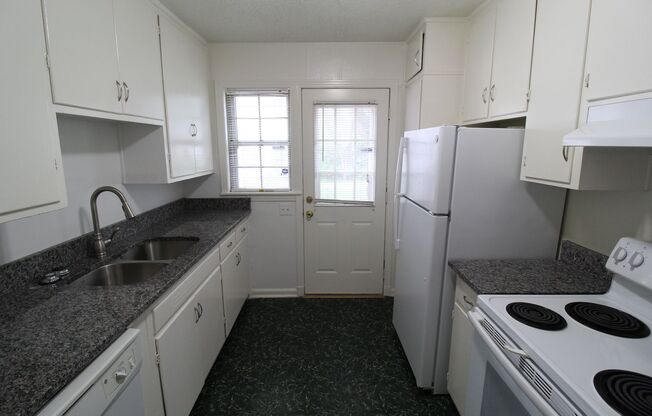 2 Bedroom 1 Bath Duplex In The Waldo Area