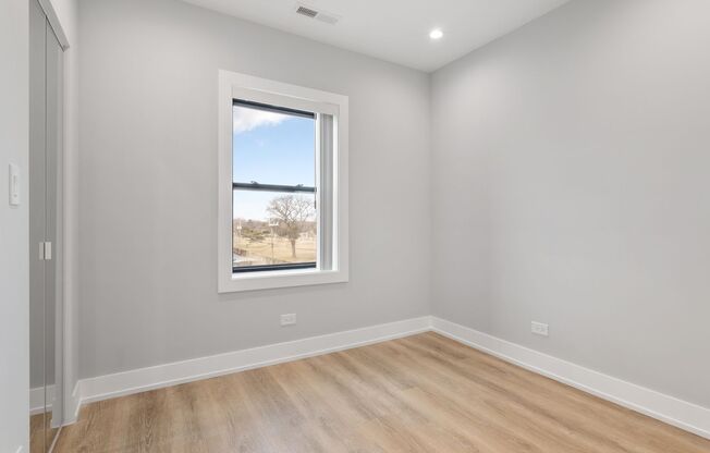 3 beds, 1 bath, 670 sqft, $2,200, Unit 1554-2Q