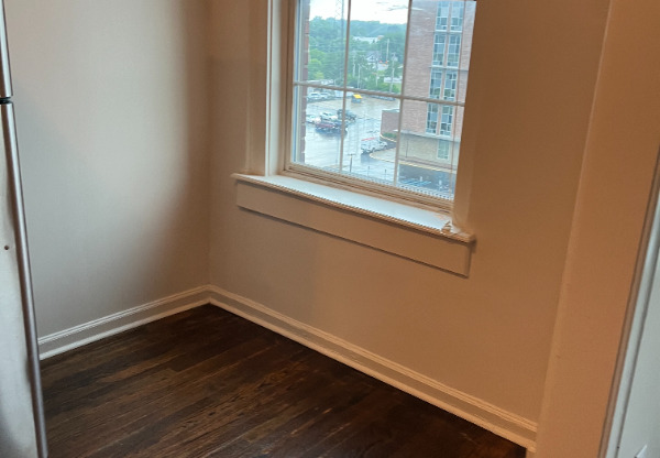 1 W 28 ST