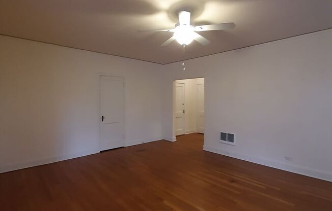 1 bed, 1 bath, 868 sqft, $1,700, Unit 301