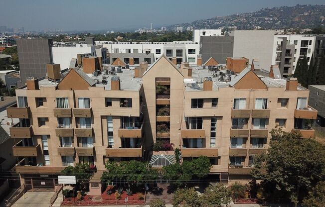 2 beds, 2 baths, 1,000 sqft, $2,654, Unit 306