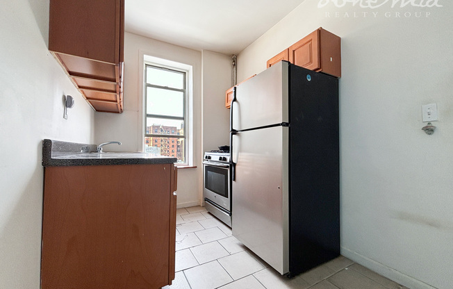 595 W 207 ST