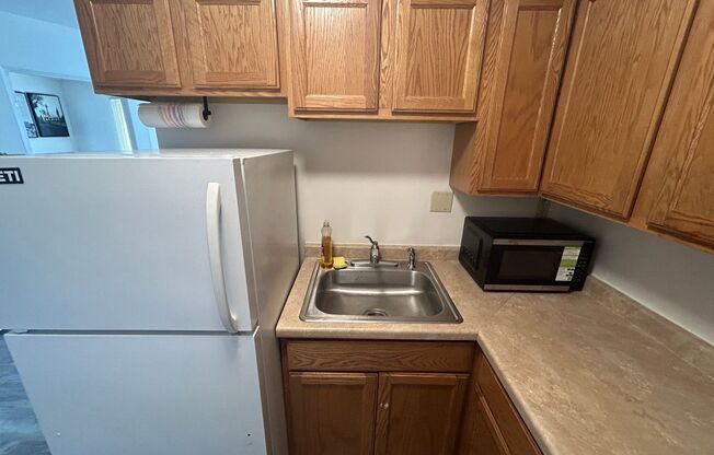 1 bed, 1 bath, $850, Unit 107