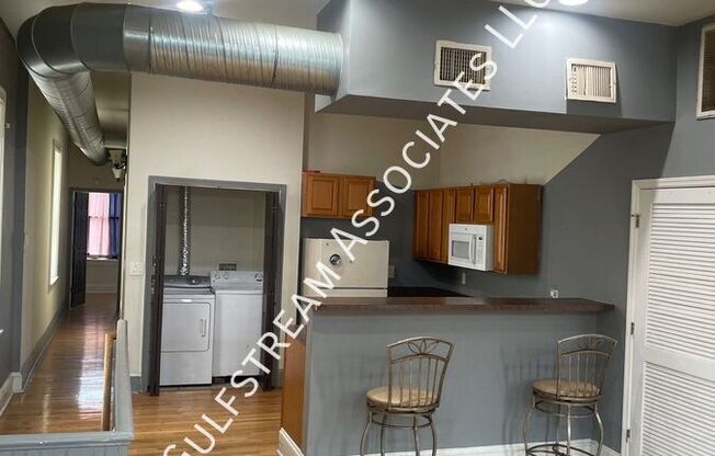 319 W MULBERRY ST