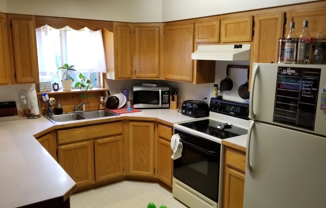 VIDEOTOUR: 2-Bedroom with Garage, close to Kiwanis Park. PET FRIENDLY