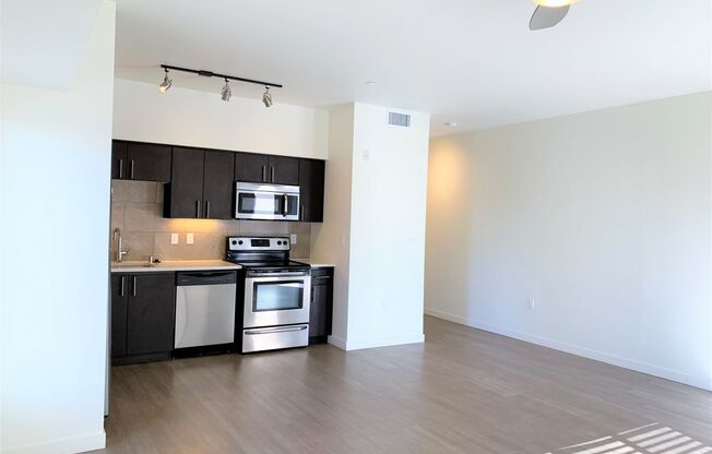 1 bed, 1 bath, 789 sqft, $1,600, Unit 416