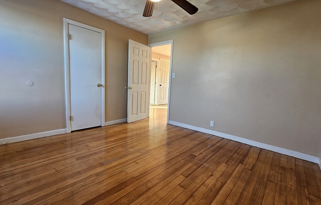 3 beds, 1 bath, 947 sqft, $1,850, Unit 3