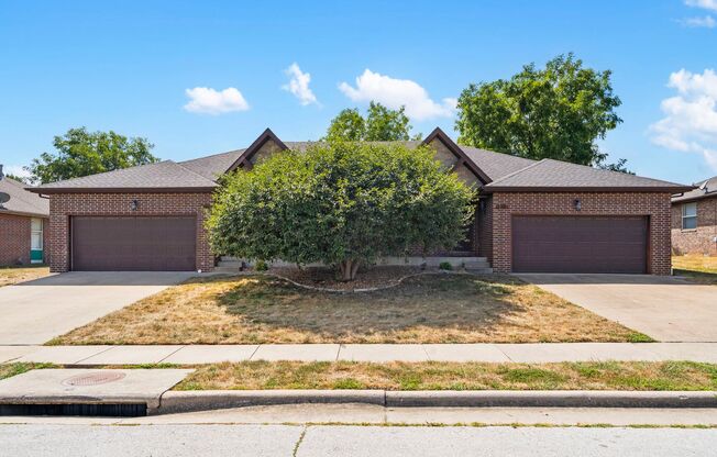 Ozark 2 Bedroom 2 Bathroom 2 Car Garage
