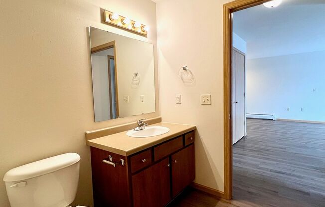 2 beds, 1 bath, 919 sqft, $1,070, Unit ME 2301-14