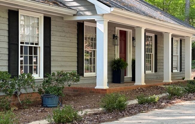 Prime Time Normal Town Living Home!