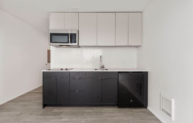 Studio, 1 bath, 320 sqft, $1,195, Unit 701