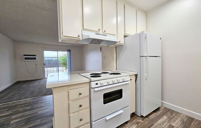 2 beds, 1 bath, 858 sqft, $2,095, Unit 084