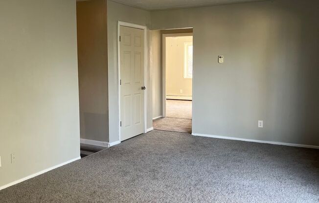2 beds, 1 bath, $990, Unit 202