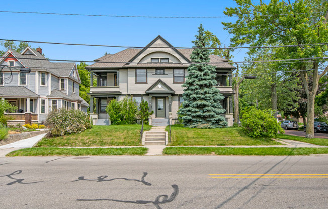 456 LAFAYETTE AVE SE